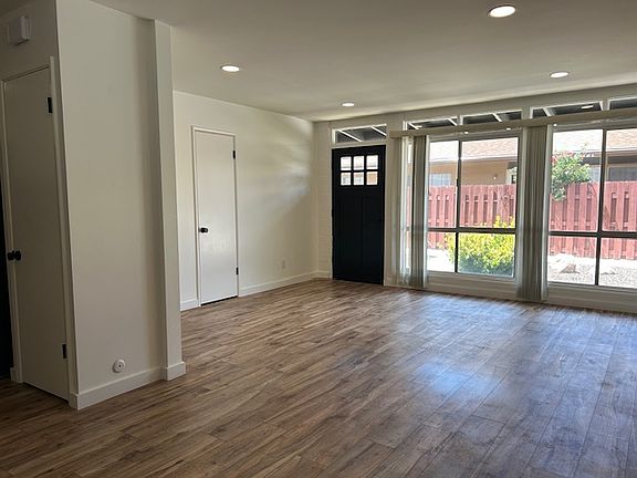 4th image of 338 Country Club Cir #4