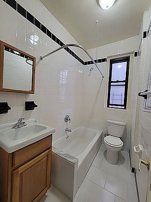 4th image of 975 Sherman Ave #43N