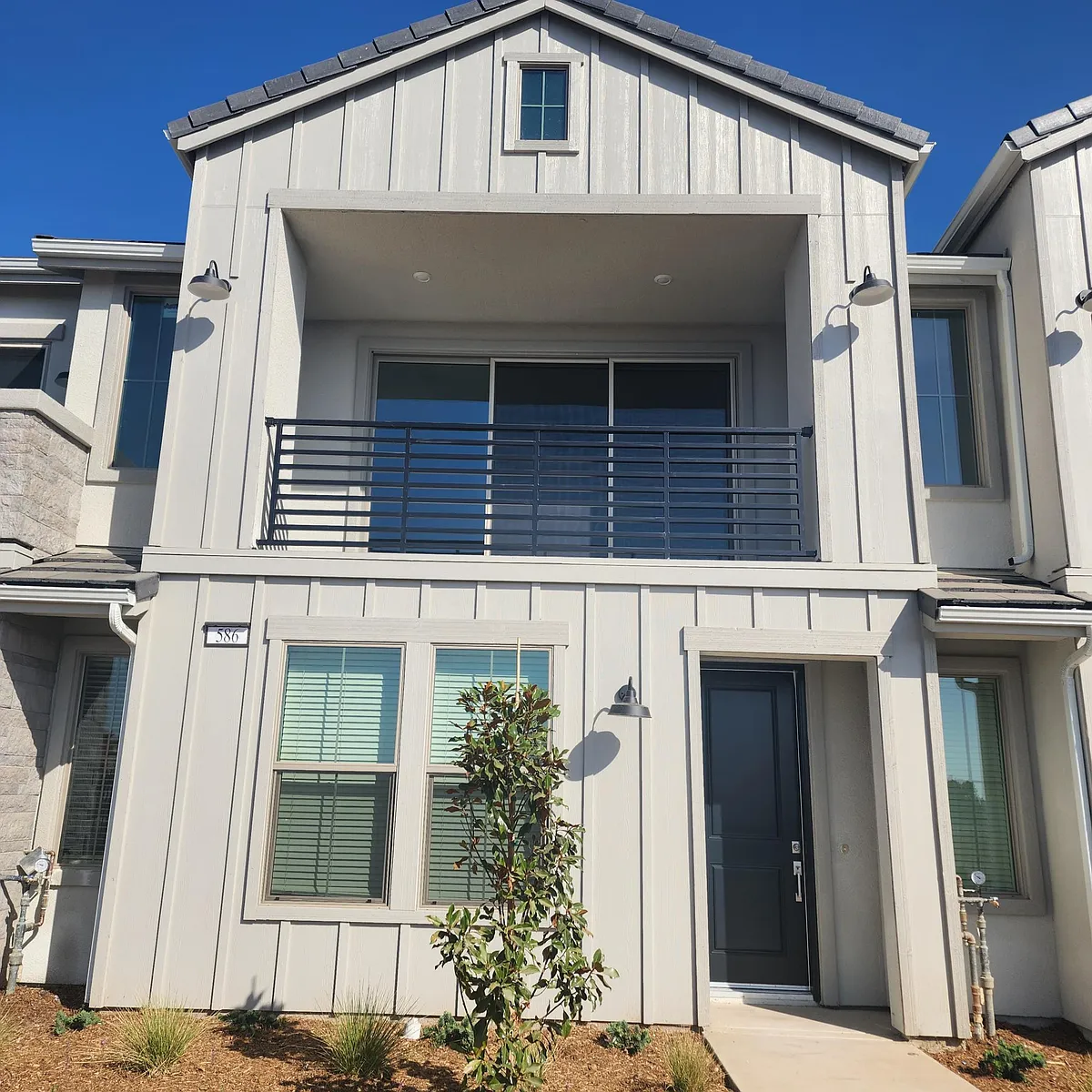 Building Photo - 586 W Mahogany Ln
