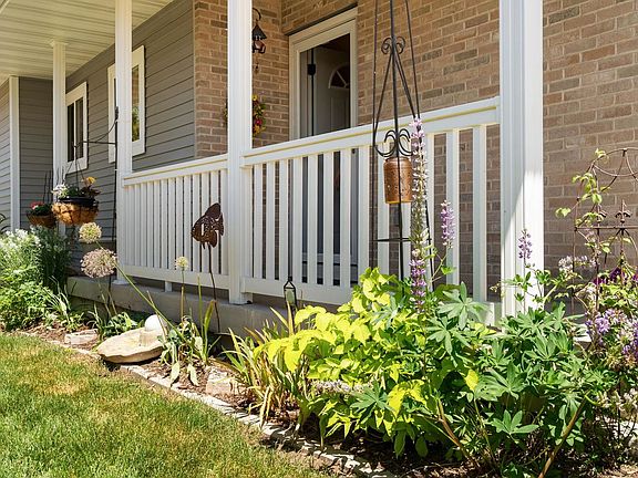 3rd image of 309 Pebble Brook Ln