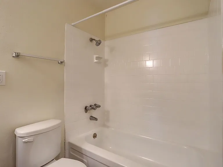 119 - Tyee Apartments — Photo 7