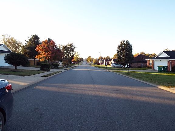 4th image of 451 Sun Meadow Dr