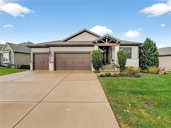 24268 W 111th Pl, Olathe, KS 66061