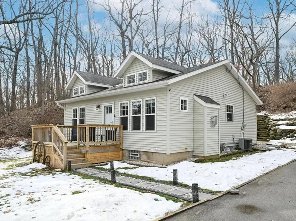 W299N2857 Maple AVENUE, Pewaukee, WI 53072