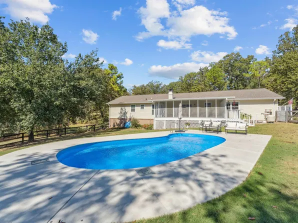 221 Meadowood Ln, Montevallo, AL 35115