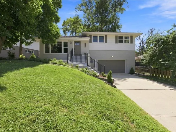 5657 W 50th St, Roeland Park, KS 66202