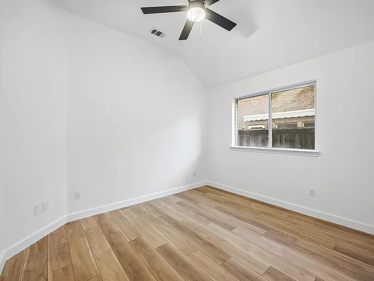 2216 Paige Ct — Photo 19