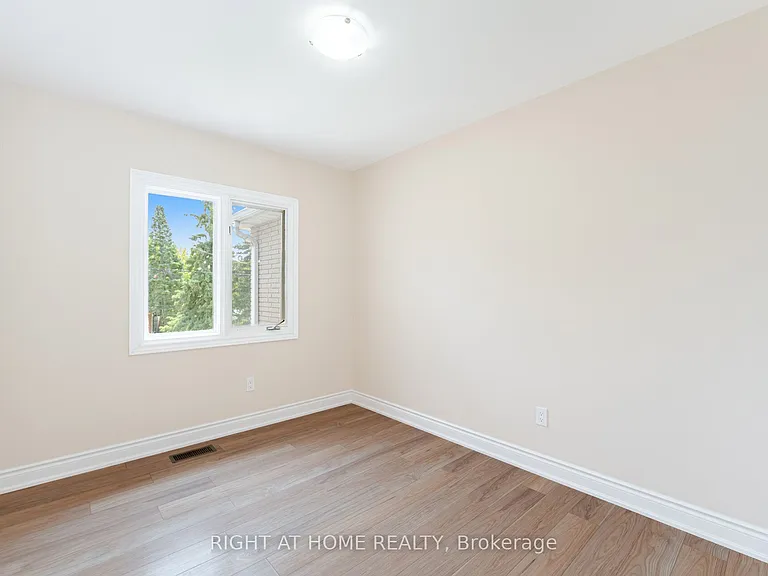 50 Albemarle St — Photo 23