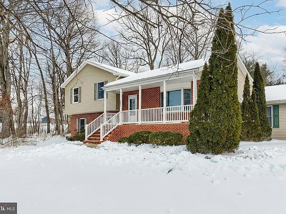 3rd image of 13525 Center Rd