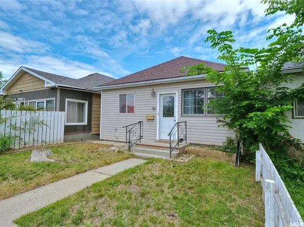 460 Iroquois STREET W, Moose Jaw, SK S6H 5B3