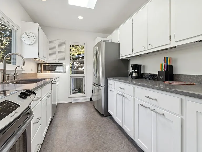 62 Gardiner Dr — Photo 8