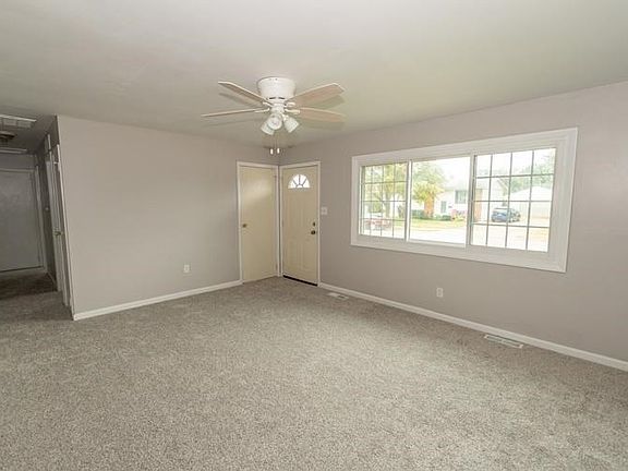 4th image of 835 E 10th St