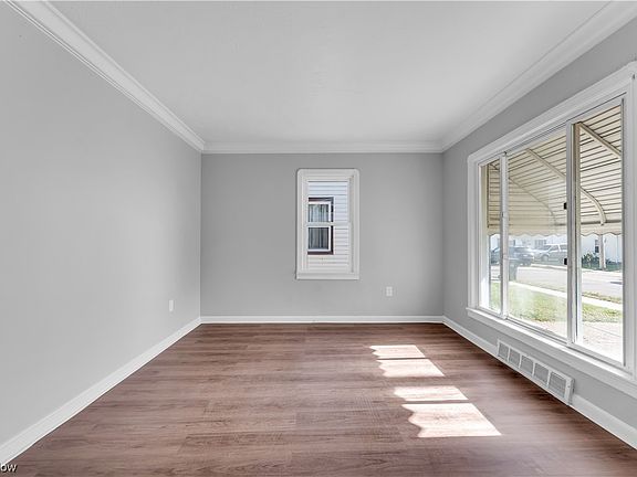 3rd image of 13736 Sprecher Ave