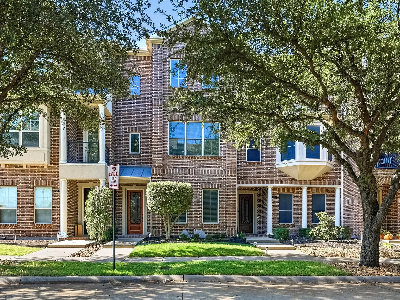 2 bed, 2.5 bath, 1881 sqft, $3,200 — Photo 1
