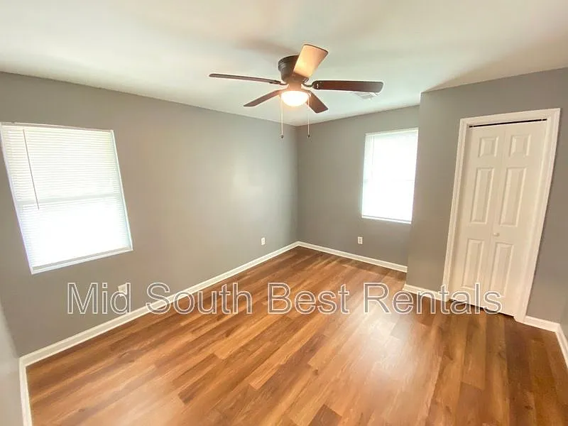 1376 Pillow St — Photo 3