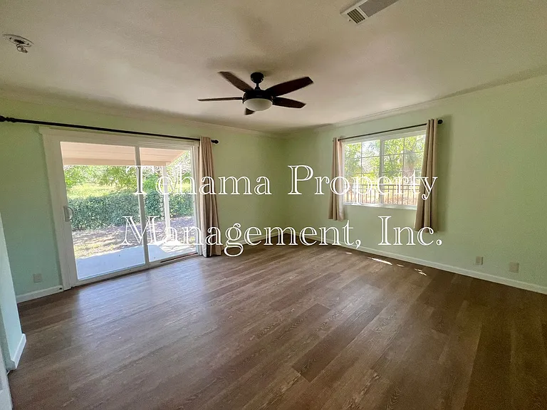 23353 Hamilton Ave — Photo 12