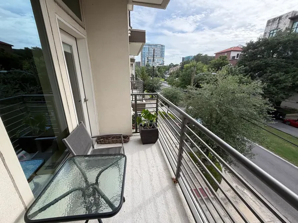 4819 Caroline St #208, Houston, TX 77004