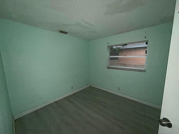 4th image of 2121 NW 26TH Avenue