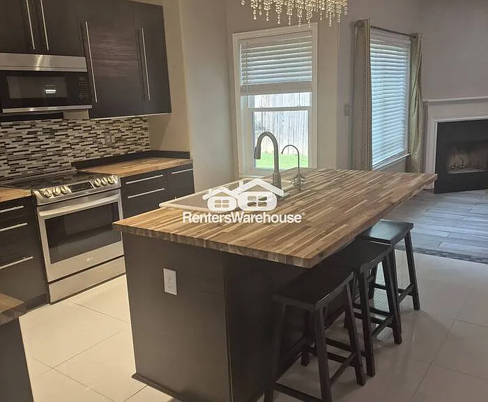 9323 Bowen Dr — Photo 4