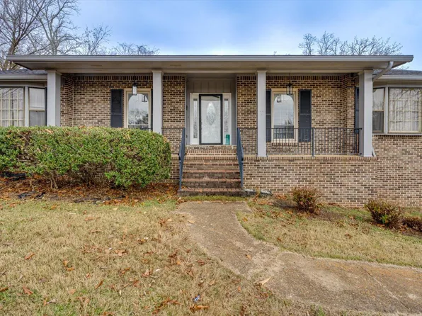 1619 Starboard Dr, Hixson, TN 37343