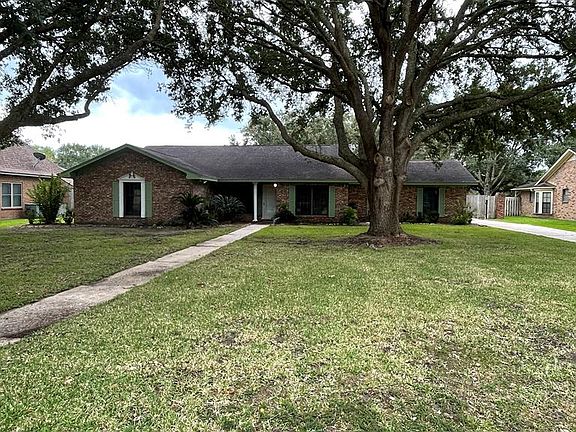 2nd image of 2608 Palmetto Dr