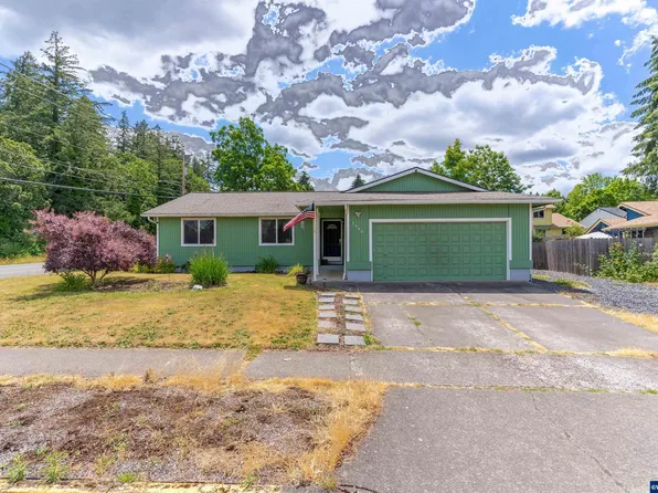 1390 Suntree Dr SE, Salem, OR 97302