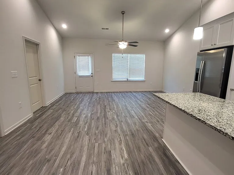 11810 Titan Ave — Photo 23