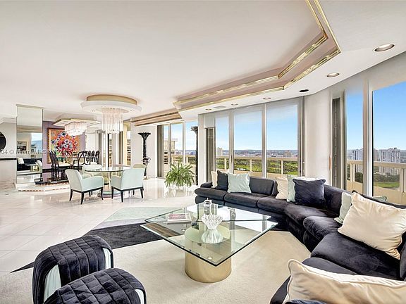 4th image of 20191 E Country Club Dr #Penthouse 1