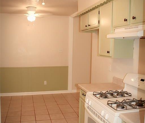 3rd image of 4726 Geraldine St