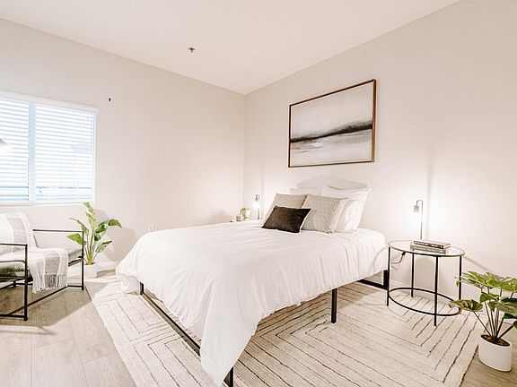 4th image of 1643 6th Ave APT 211