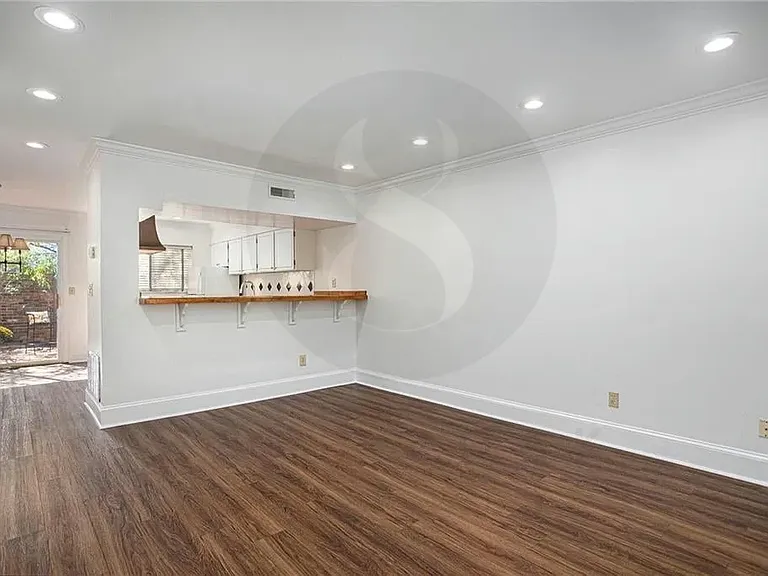 3121 Colonial Way #E — Photo 3