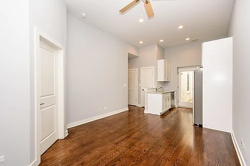 850 W Newport Ave #3F Photo 1