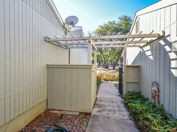 Enclosed private courtyard