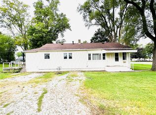 425 E McCracken Ave, Hoopeston, IL 60942