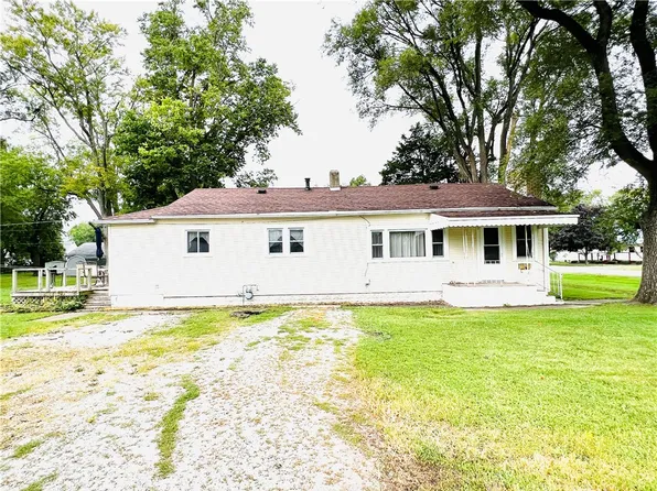 425 E McCracken Ave, Hoopeston, IL 60942