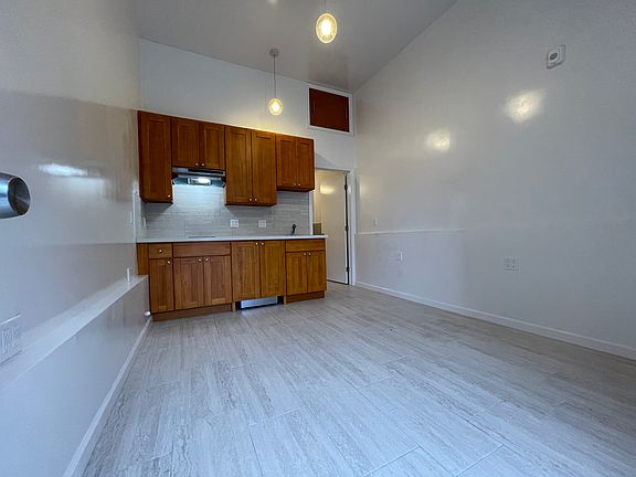 5th image of 4644 Balboa St
