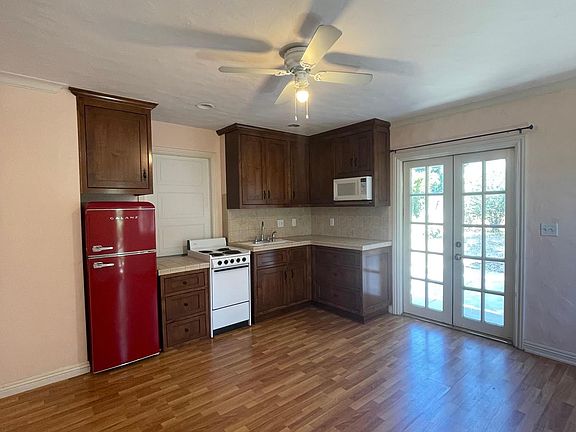 3rd image of 20749 Parthenia St #D