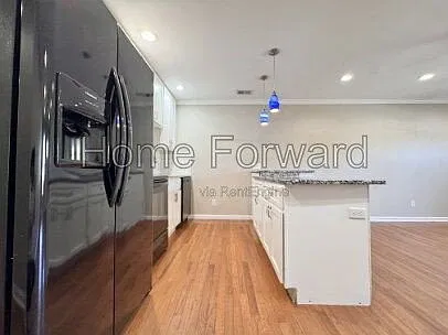 2 bed, 1.0 bath, 715 sqft, $1,000 — Photo 4