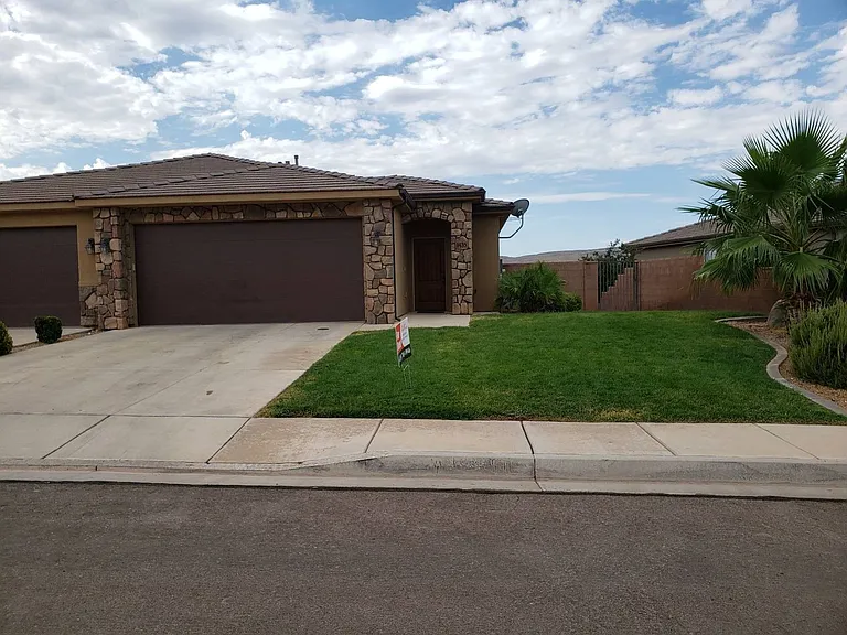 1385 W Clinton Way — Photo 1