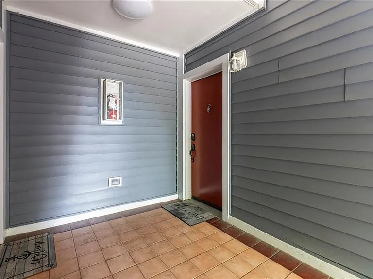 1134 Lake Heron Dr #1B — Photo 31