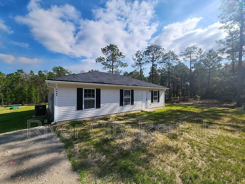 3 bed, 2.0 bath, 1307 sqft, $1,475 — Photo 1