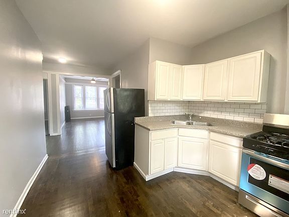 3rd image of 1253 W Rosemont Ave APT 3B