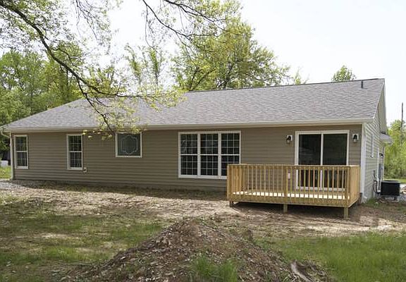 3rd image of 2106 W Meadow Ln