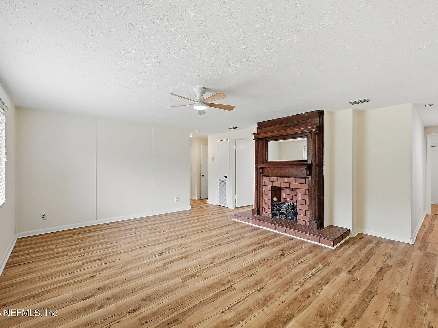 4 bed, 2.0 bath, 1368 sqft, $2,400 — Photo 4