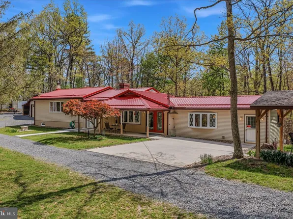 350 Keiter Dr, Great Cacapon, WV 25422