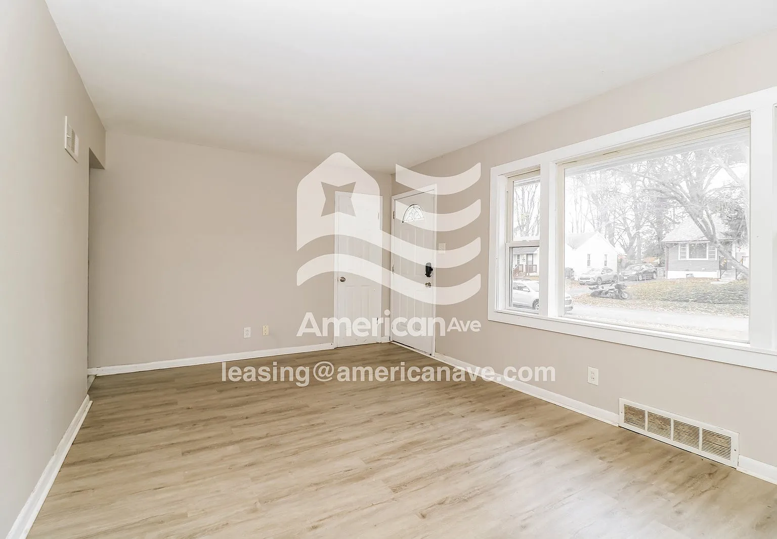 4 bed, 1.0 bath, 968 sqft, $1,209 — Photo 4