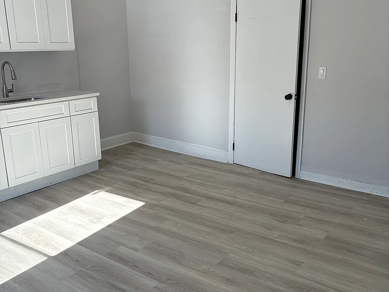 16 Jennings Ave #B — Photo 4
