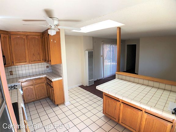 2nd image of 904 Crenshaw Blvd