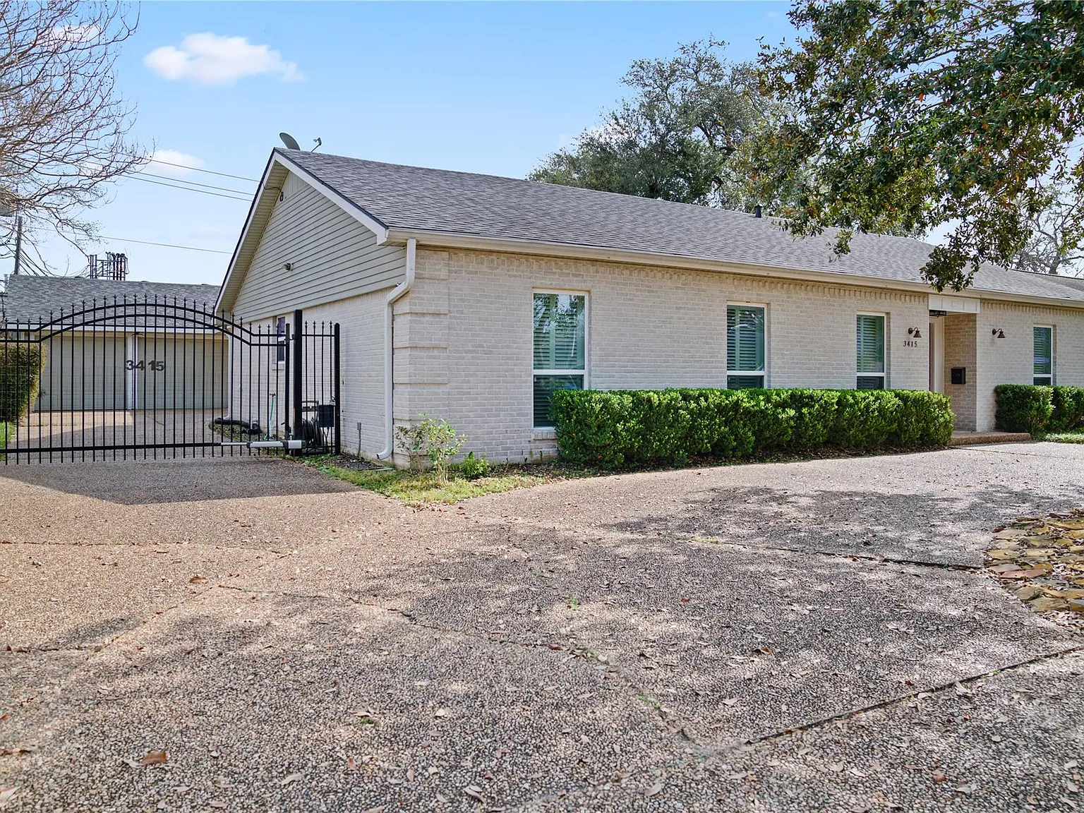 3 bed, 2.0 bath, 1899 sqft, $2,750 — Photo 3