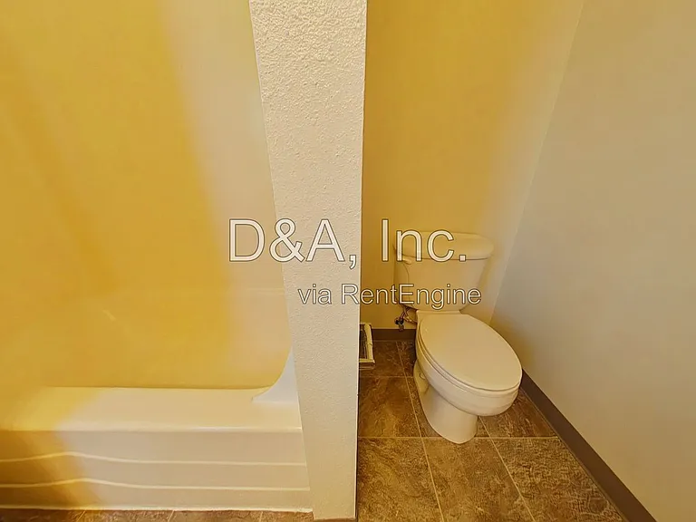 617 NW 21st St #4 — Photo 9